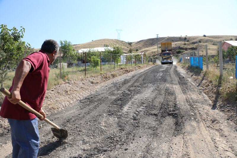 Serpincik-Çöken yolu asfaltlandı (Video)
