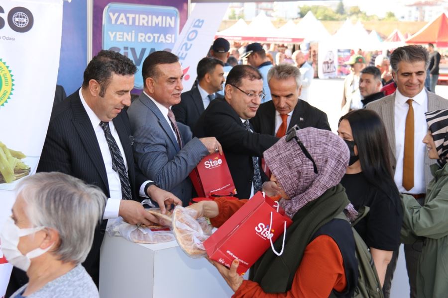 Yöresel lezzetler ikram edildi