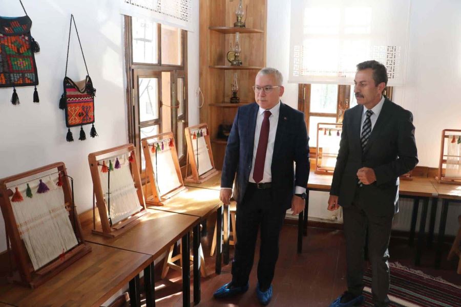 Vali Şimşek eğitim kurumlarını gezdi