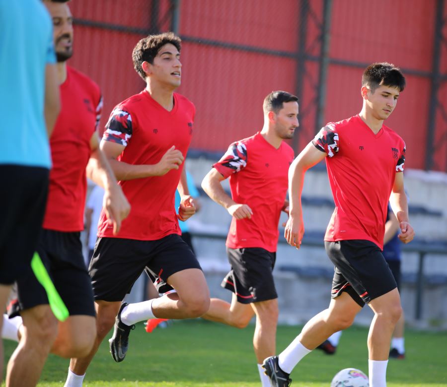 GENÇLER NİYE OYNATILMIYOR?