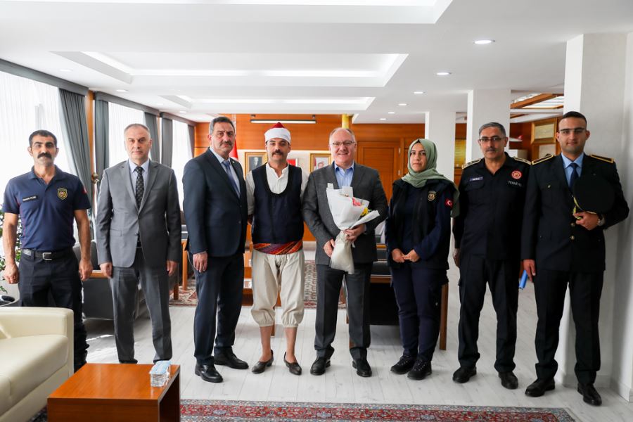 Zor şartlarda görev yapıyorsunuz