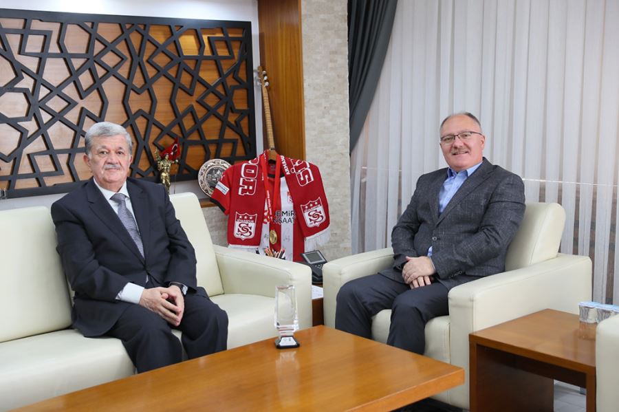 Toparlı’ya Türk Diline Hizmet Ödülü