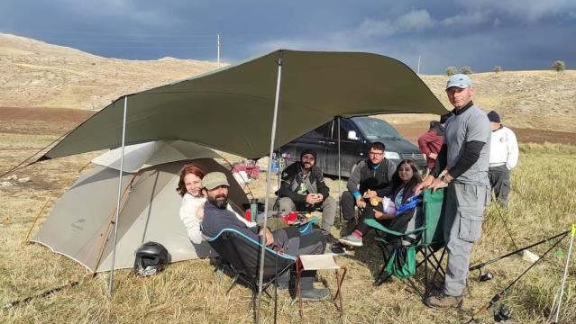 Doğa tutkunları Tödürge Gölü'nde kamp yaptı
