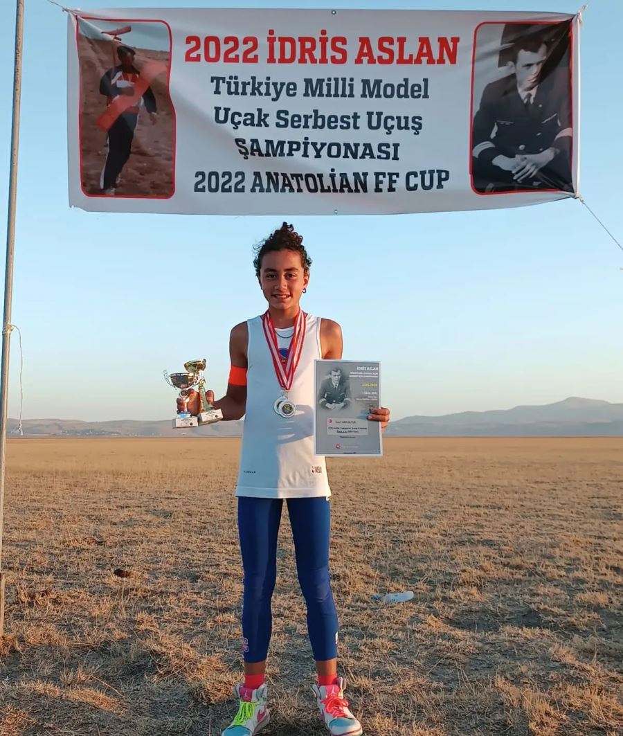 Gümüş madalya ile döndü