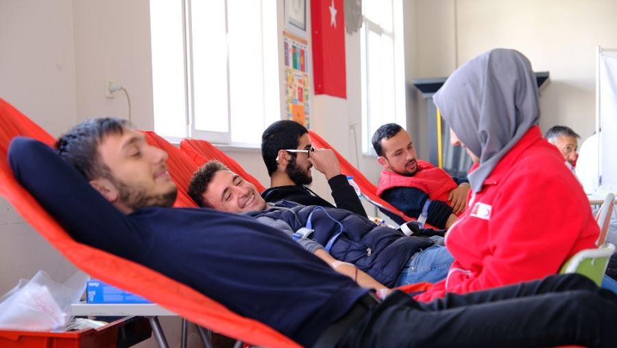 Öğrencilerden kan bağışı (Video)