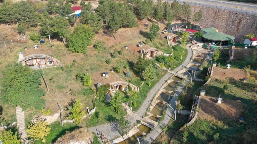 "Hobbit evleri"ne yabancı turist ilgisi artıyor