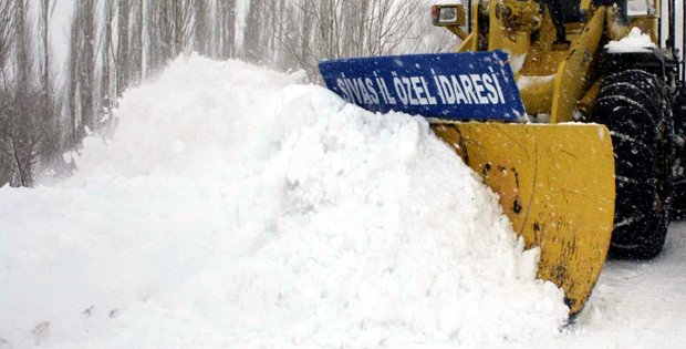 65 KÖY YOLU ULAŞIMA KAPANDI