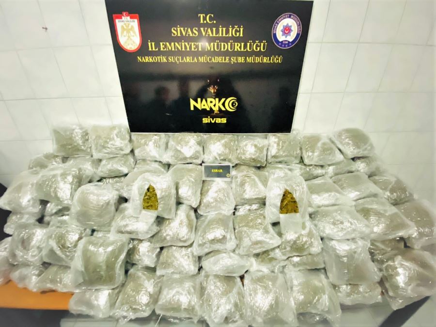 81 kilo 952 gram esrar ele geçirildi (Video)