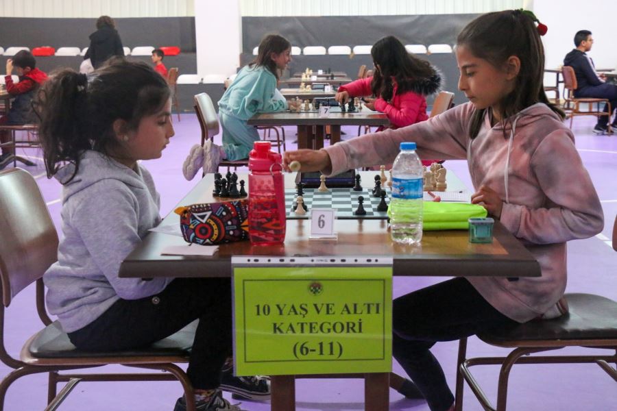 “BİZİM KIZLAR”  3’TE 3 YAPTI