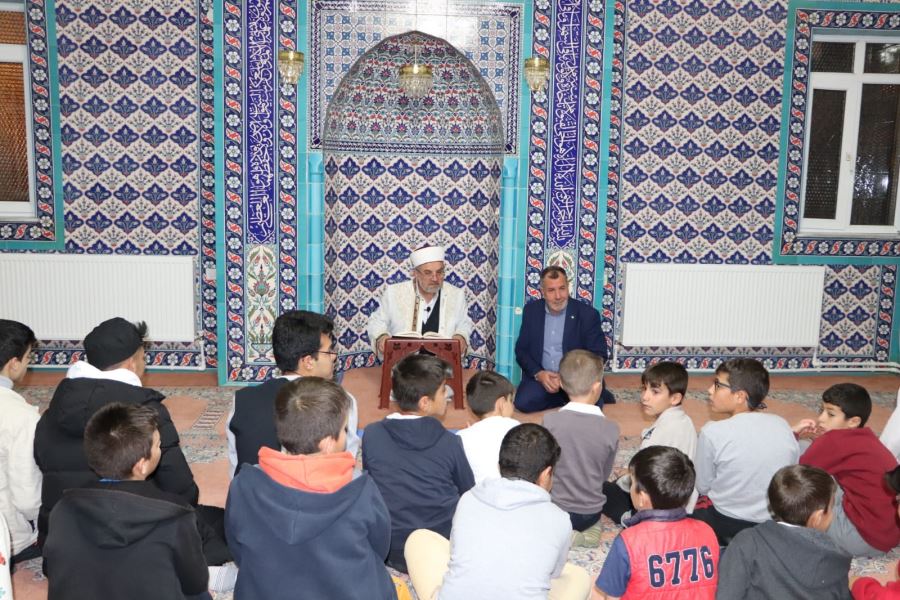 Yıldızevler Camii’nde gençlerle buluştu