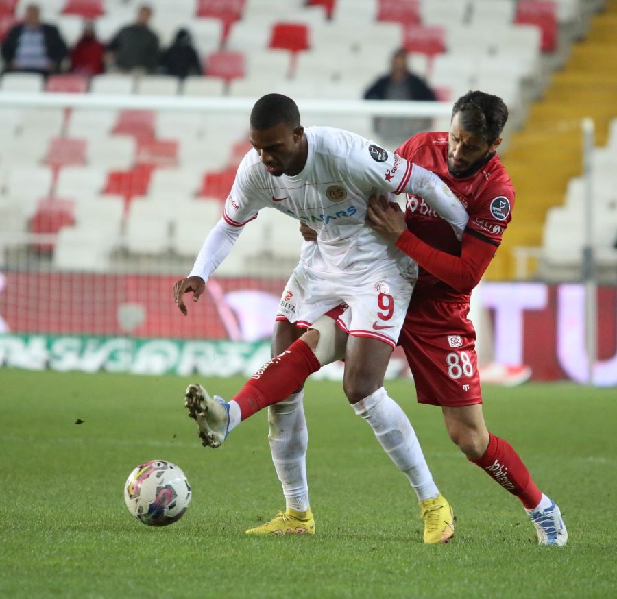 6. yenilgisini Antalya maçında aldı