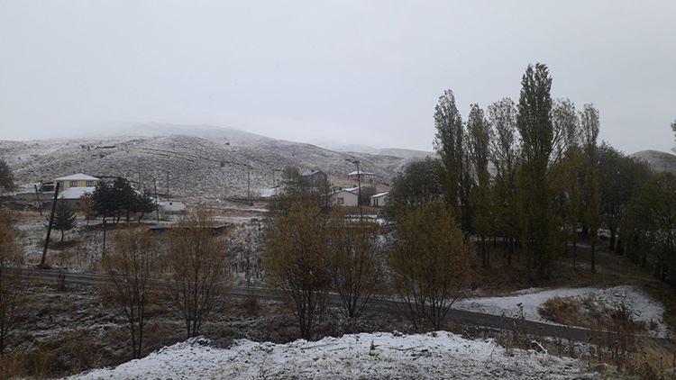 İmranlı'ya kar yağdı (Video)