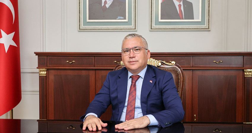 Atatürk’ü minnetle yad ediyoruz