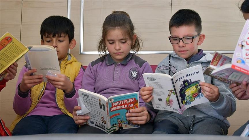 Gezici kütüphane ile kitap sevgisi aşılanıyor