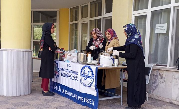 Öğrencilere çorba ikramı