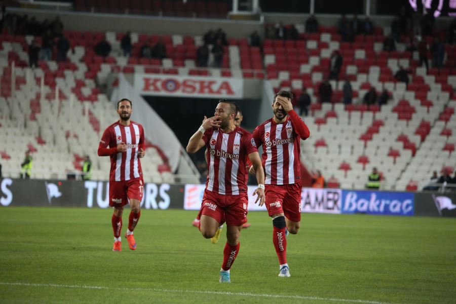 GOL YÜKÜNÜ SIRTLADI