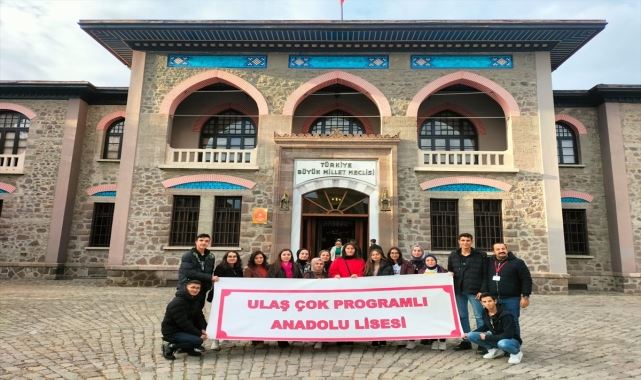 Lise öğrencileri Ankara'yı gezdi