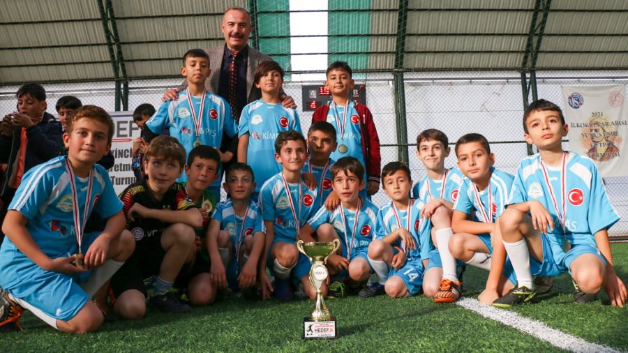 Lütfi Abay İlkokulu şampiyon oldu