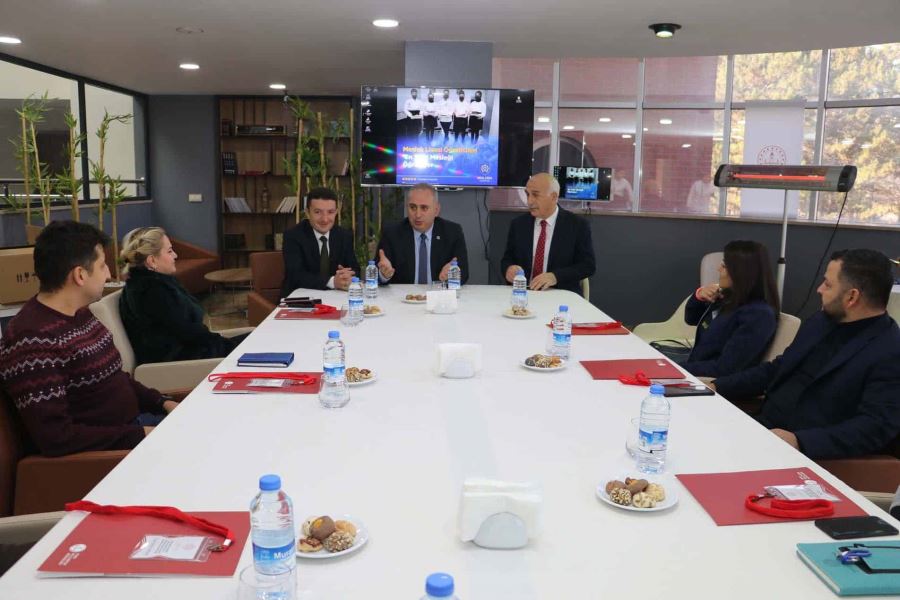 Çikolis rol model oldu