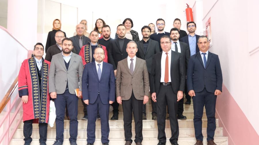 Akademisyenler cübbe giydi