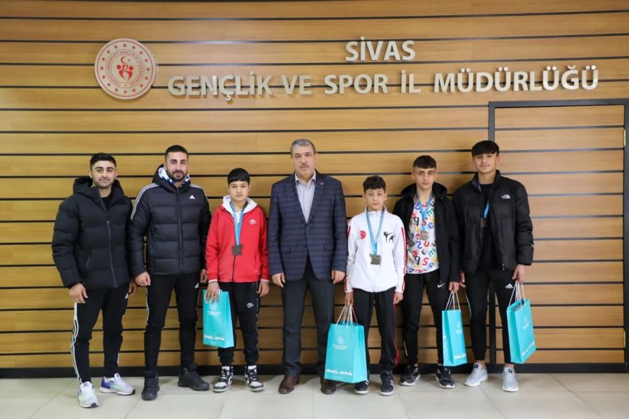 Dereceli sporculardan Müdür Tunç’a ziyaret