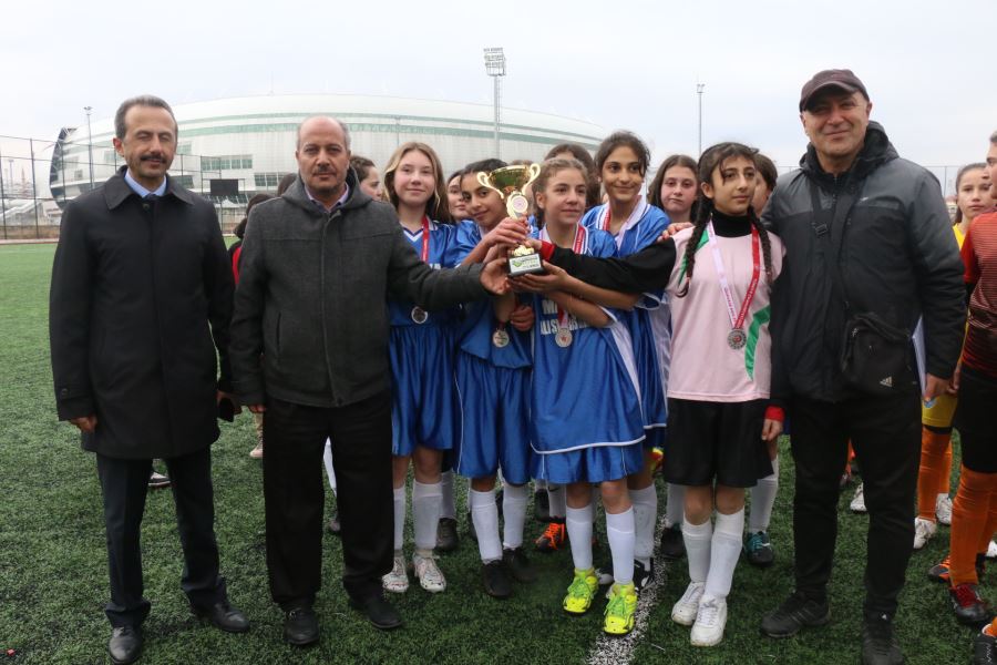 İŞTE ŞAMPİYON OKULLAR