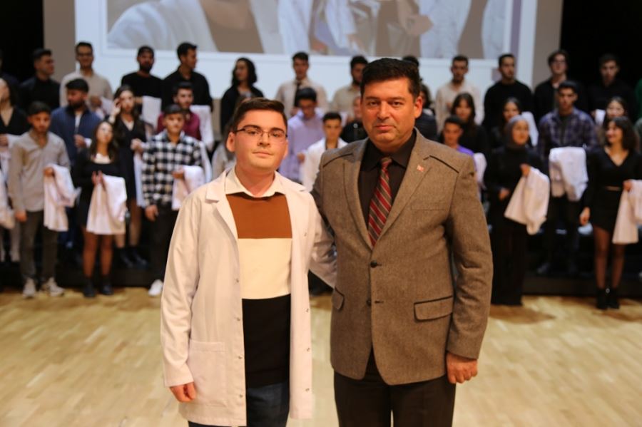 Önlük giyme heyecanı (Video)