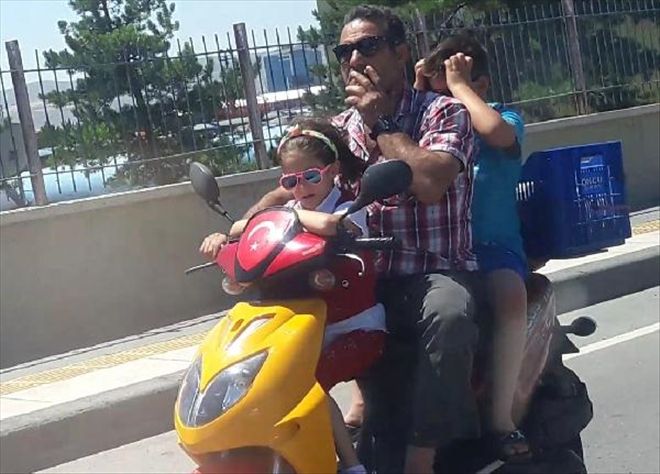 MOTOSİKLETTE TEHLİKELİ YOLCULUK