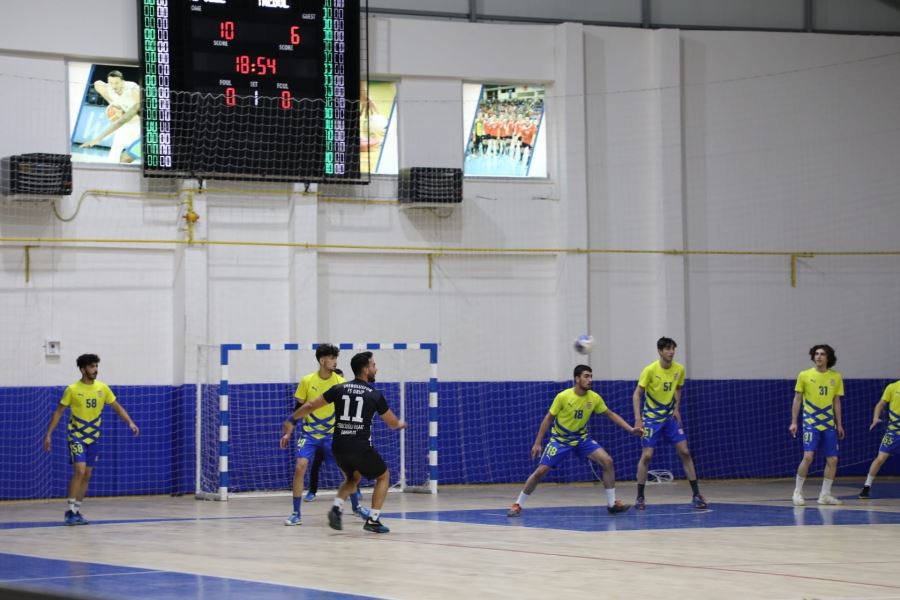 Hentbolcular lidere boyun eğdi