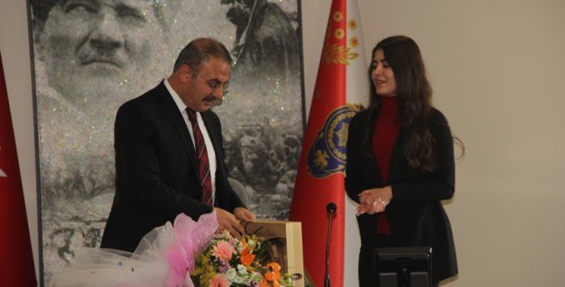 CÜ ÖĞRENCİLERİNDEN POLİSE DESTEK ZİYARETİ