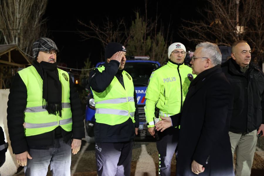 Vali Şimşek yılbaşı gecesi sahadaydı