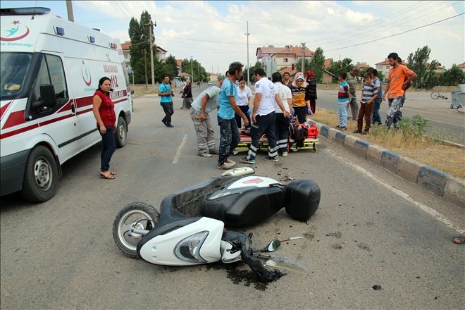 MOTOSİKLETTEN DÜŞEN DİŞİ YARALANDI