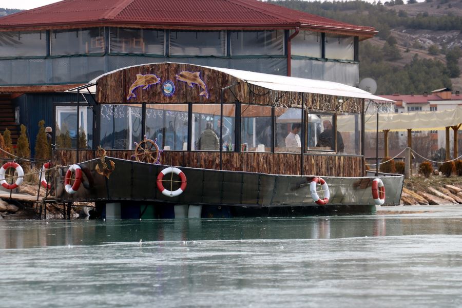 Teknede balık ekmek keyfi