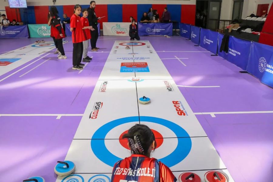 Okullar Floor Curling de yarıştı
