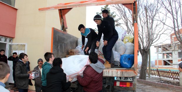 ÖĞRENCİLERDEN HALEPLİLER İÇİN YARDIM SEFERBERLİĞİ