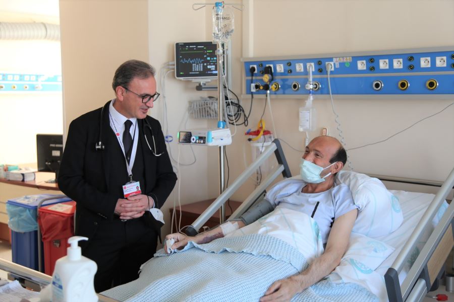 Kadavra ile hayata tutundu (Video)