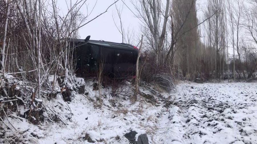 Trafik kazasında 4 sağlık çalışanı yaralandı