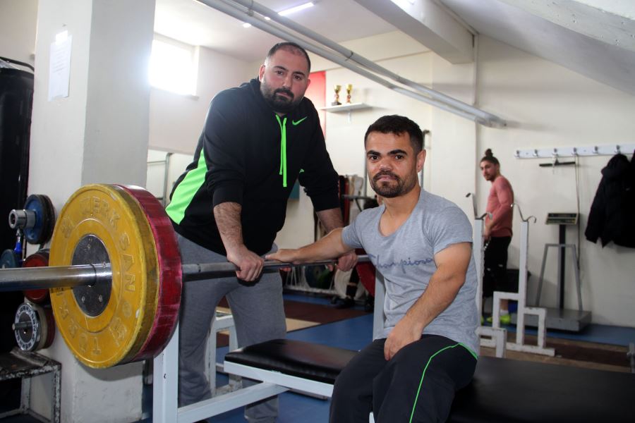 ‘Minik Herkül’ gözünü dünya rekoruna dikti