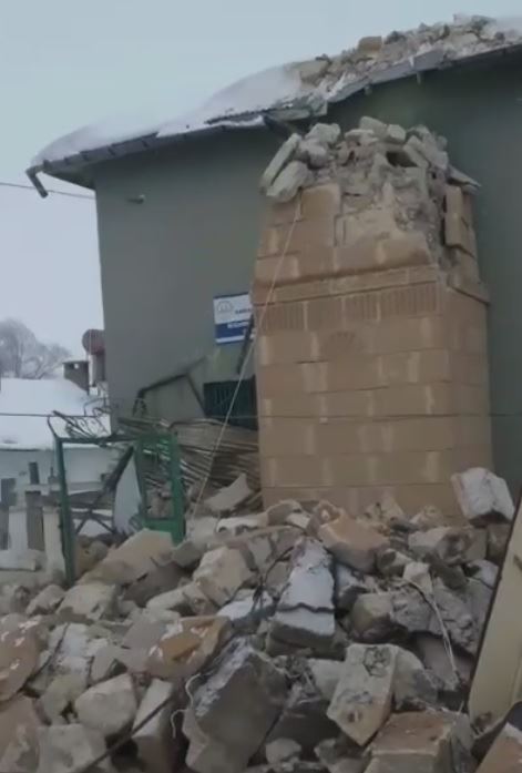 Cami minaresi yıkıldı