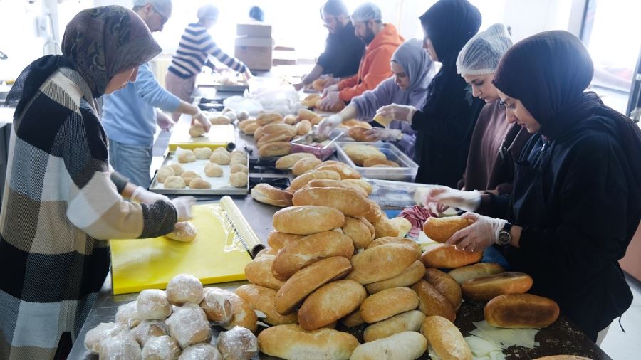 Deprem bölgesine 15 bin ekmek