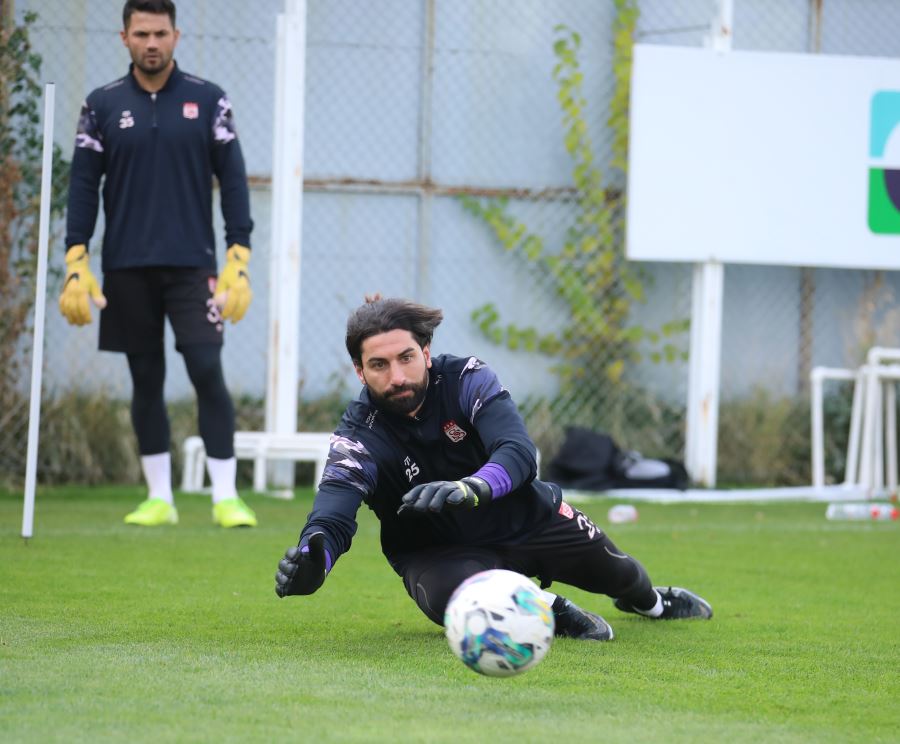 Kaleci Muammer’den yardım çalışmalarına destek verdi