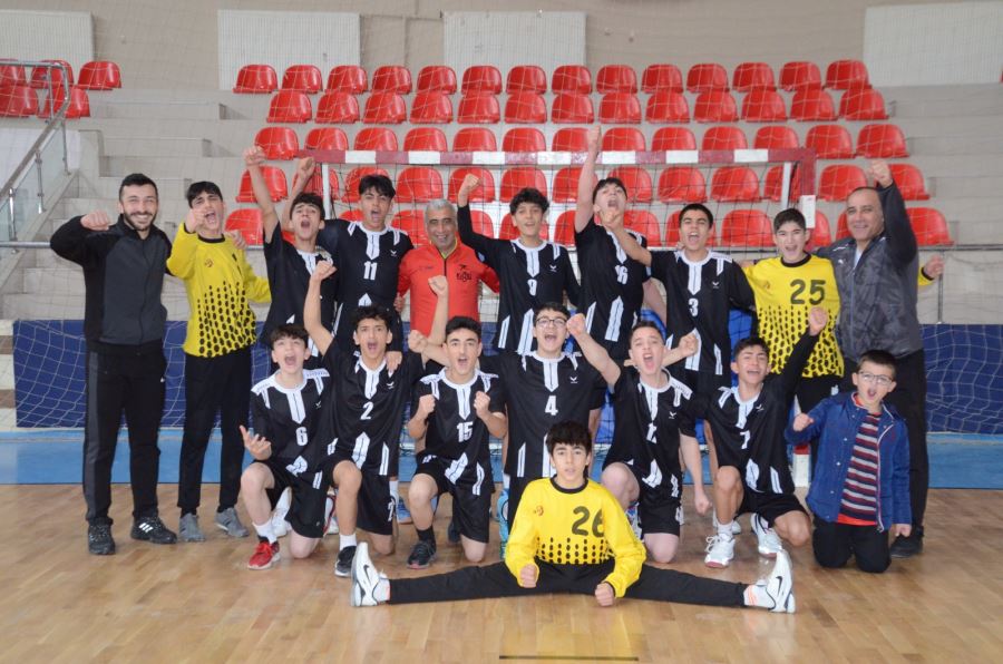 Yarı final biletini kaptı