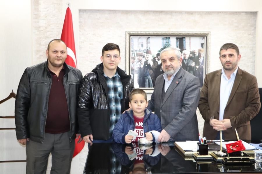 Bayram harçlığı depremzedelere