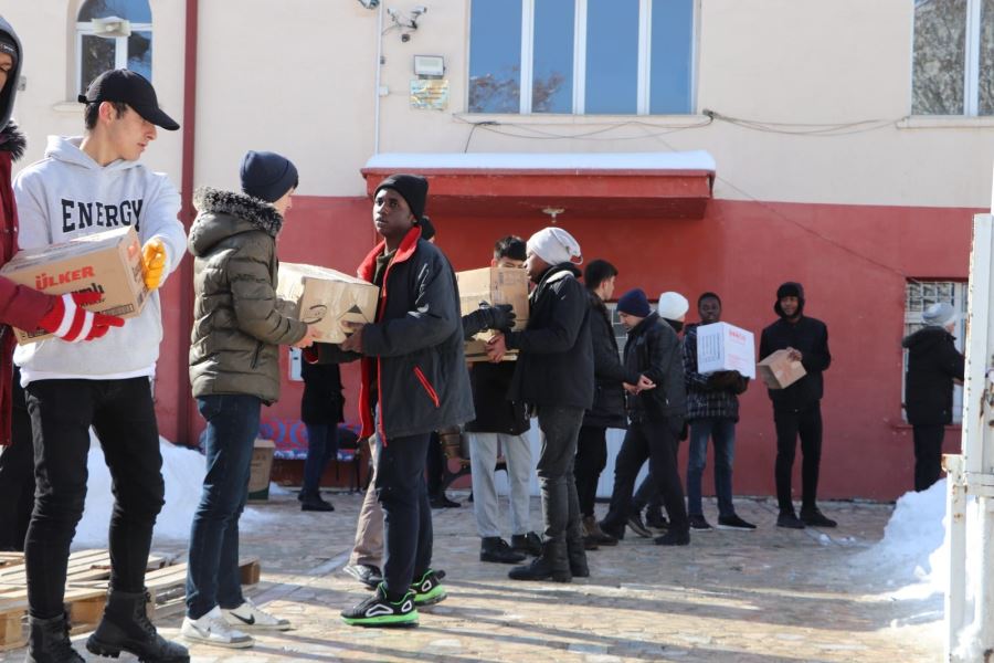Öğrencilerden afetzedelere destek