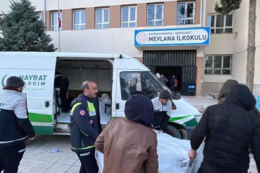 Hayrat Derneği’nden 10 tır yardım