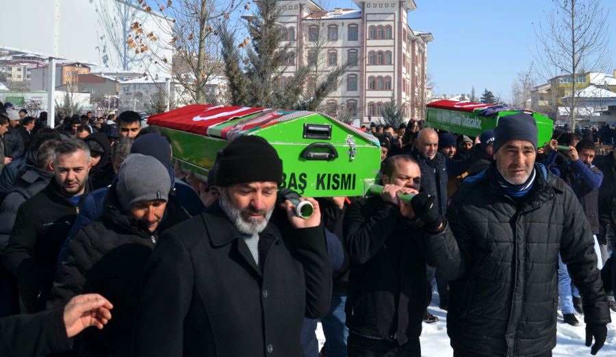 Gözyaşlarıyla uğurlandılar