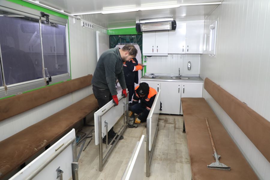 Taziye araçları depremzedelere