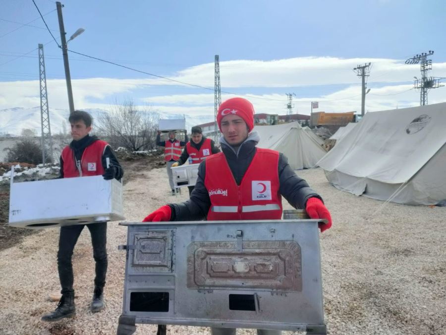 Kızılay depremzedelerin yanında