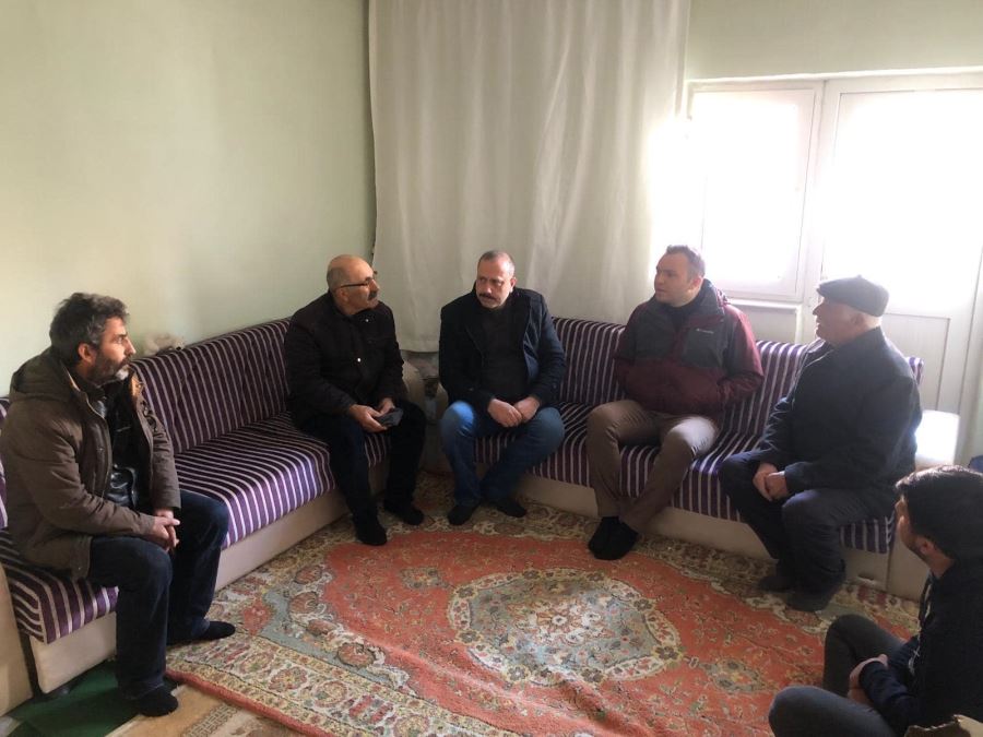 Kaymakam Papaker, depremzedeleri ziyaret etti