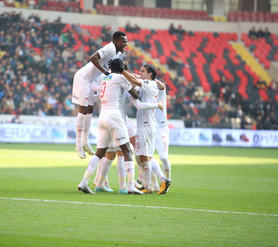 PUANLARI DIŞARIDA TOPLUYOR